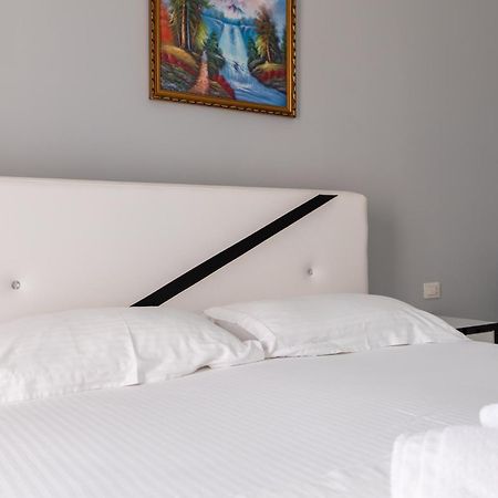 Hotel Artur2 クサミル エクステリア 写真