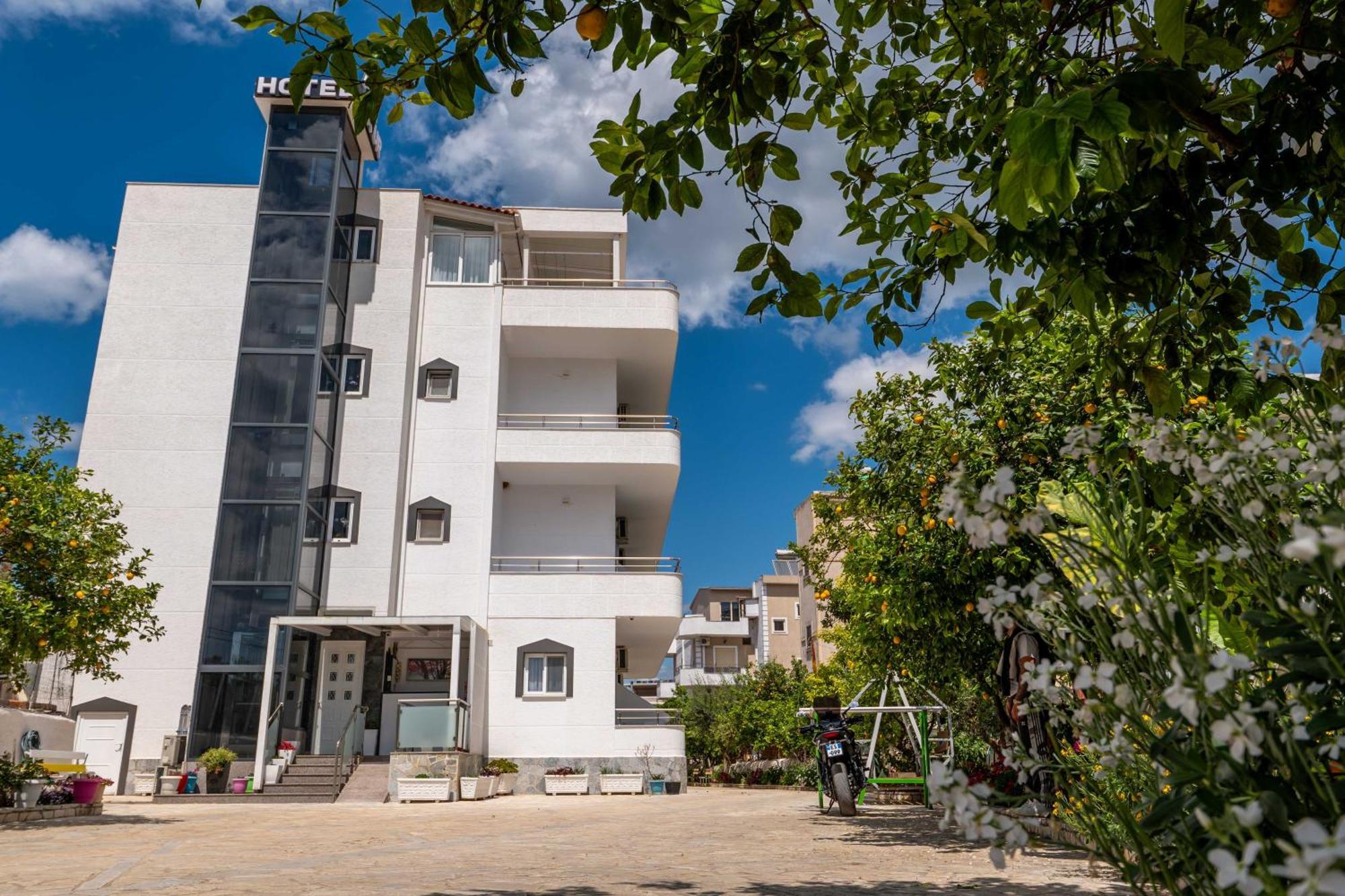 Hotel Artur2 クサミル エクステリア 写真